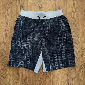 Lululemon Black Gray Shorts Size Medium